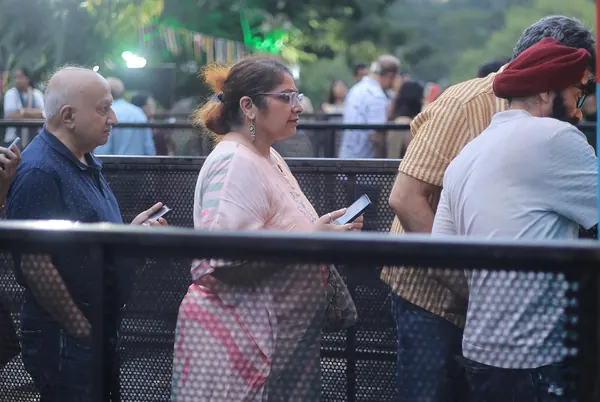 Gurdas Maan — The front barrier, Ravindra Bhawan